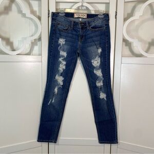 TOI MOI Sneak peek blue denim distressed jeans size 7 sexy boyfriend